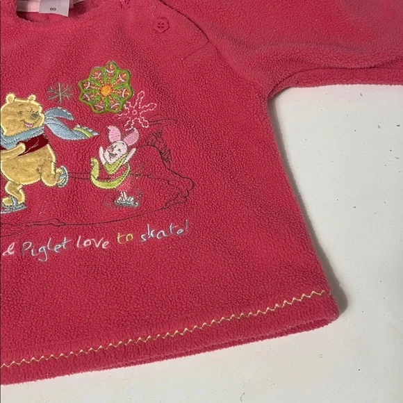 Vintage Disney Sz 80 (9-12 Months) Pink Fleece Winnie & Piglet Love to Skate - Picture 3 of 5